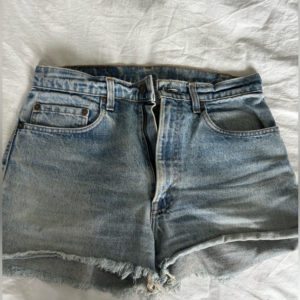 Vintage Levi’s 505 Jean shorts, size 32